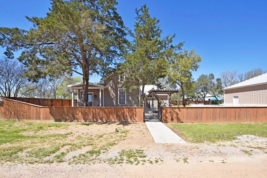 More Photos Of 315 Cedar St, New Ulm Specialty For Sale