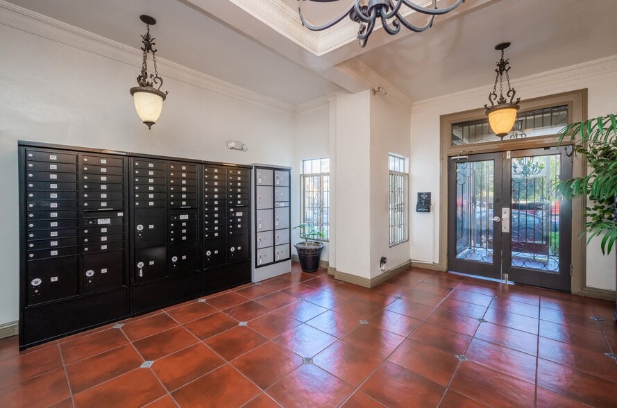 More Photos Of 2430 Ocean View Ave, Los Angeles Apartments For Sale