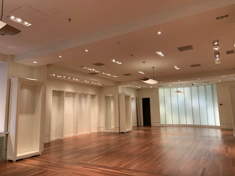 More Photos Of 805 SW Broadway, Portland Office For Lease