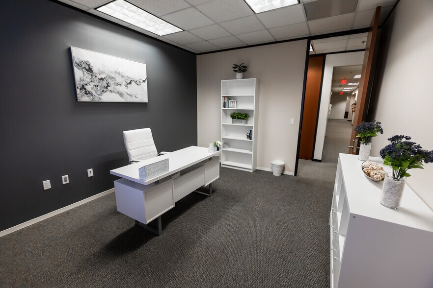More Photos Of 100 Glenborough Dr, Houston Office For Lease