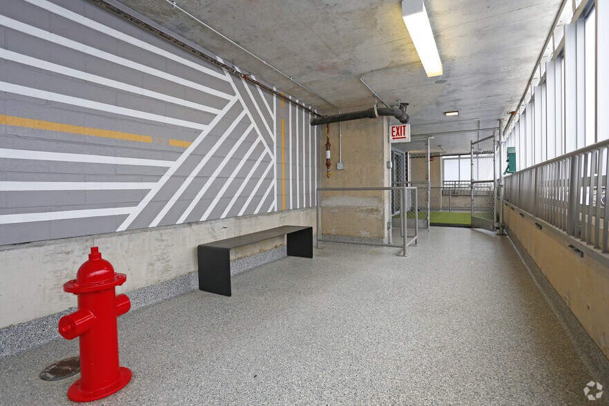 More Photos Of 221 W Hubbard St, Chicago Apartments For Lease