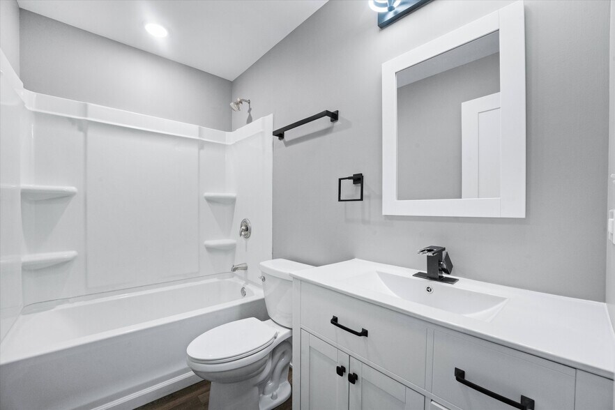 More Photos Of 1016 S State St, Lockport Apartments For Sale