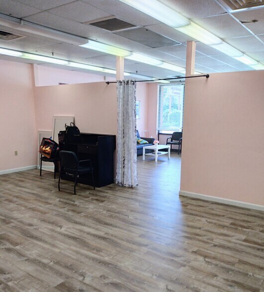 More Photos Of 1606 Main St, Weymouth Storefront For Lease