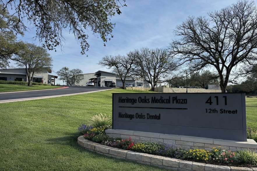 More Photos Of 411 12th St, Marble Falls Medical For Lease