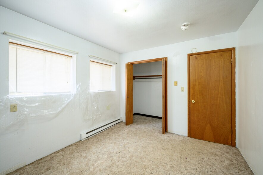 More Photos Of 229 E Monroe St, Carlton Apartments For Sale