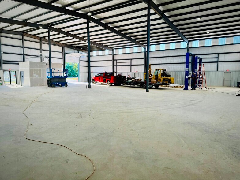 More Photos Of 19901 E Highway 51, Broken Arrow Warehouse For Lease