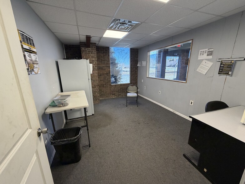 More Photos Of 1865 US 41 Hwy SW, Calhoun Industrial For Lease