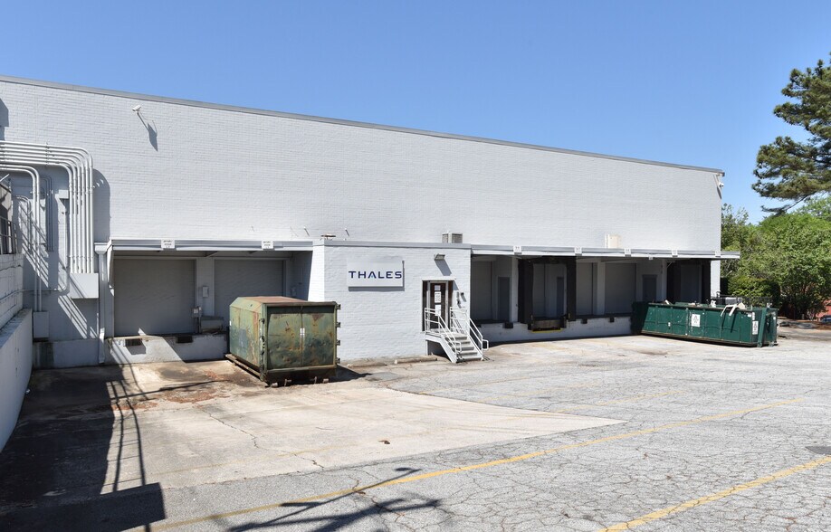 More Photos Of 1800 Northeast Expy, Atlanta Showroom For Lease
