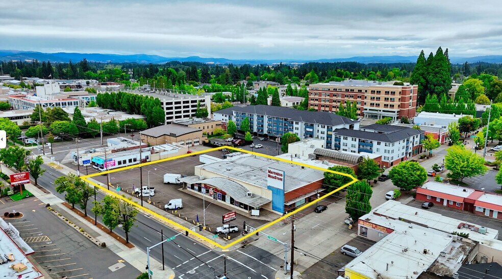More Photos Of 175 SE Baseline St, Hillsboro Showroom For Sale