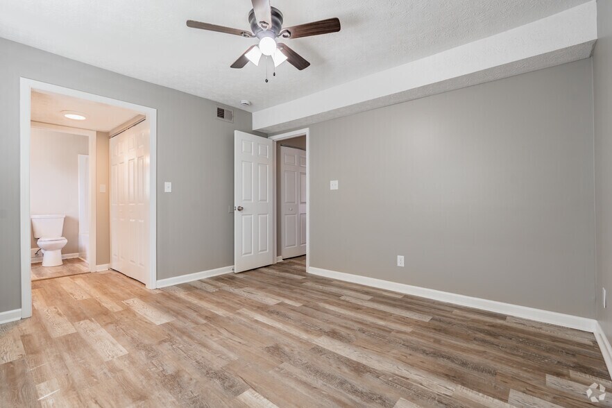 More Photos Of 1630-1634 Greentree Blvd, Clarksville Apartments For Sale