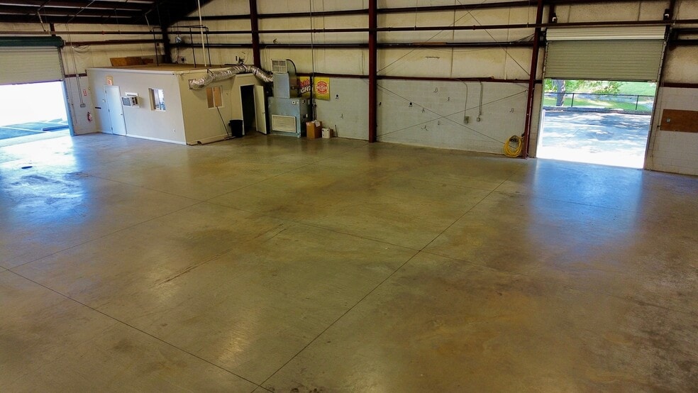 More Photos Of 3653 Regent Blvd, Jacksonville Warehouse For Sale