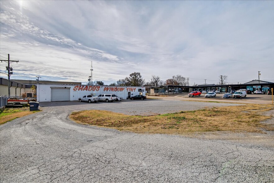 More Photos Of 218 S Comanche Ave, Bartlesville Auto Repair For Sale