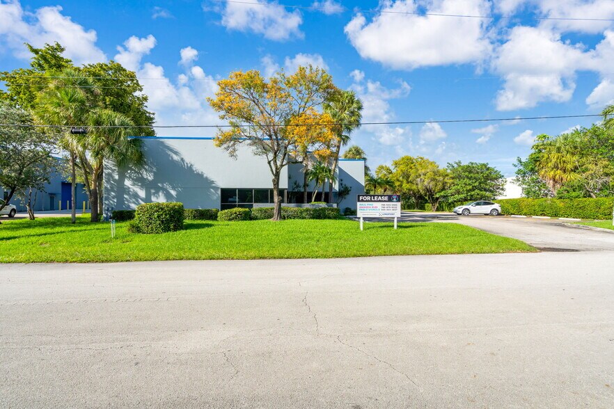 More Photos Of 3541 NW 53rd St, Fort Lauderdale Warehouse For Lease