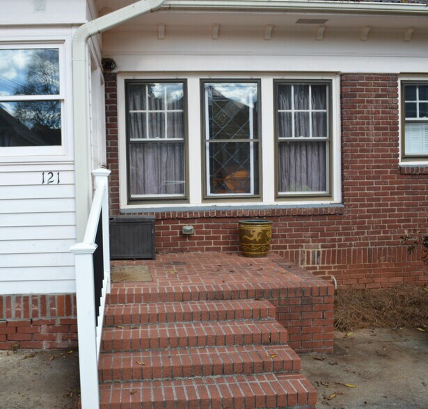 More Photos Of 121 W Center St, Lexington Office Residential For Sale