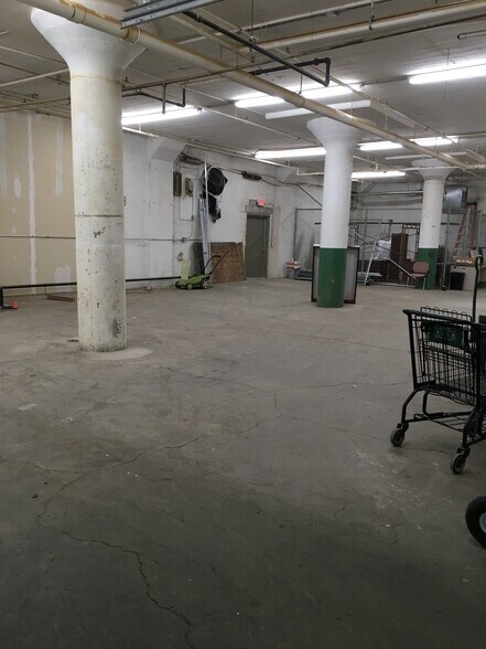 More Photos Of 4 Van Auker St, Rochester Flex For Sale