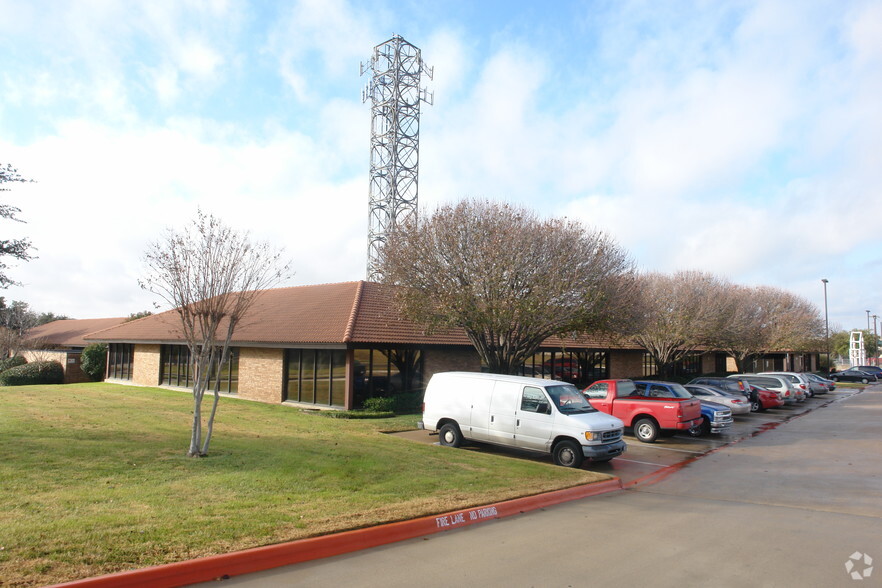 More Photos Of 1331 Airport Fwy, Euless Unknown For Lease