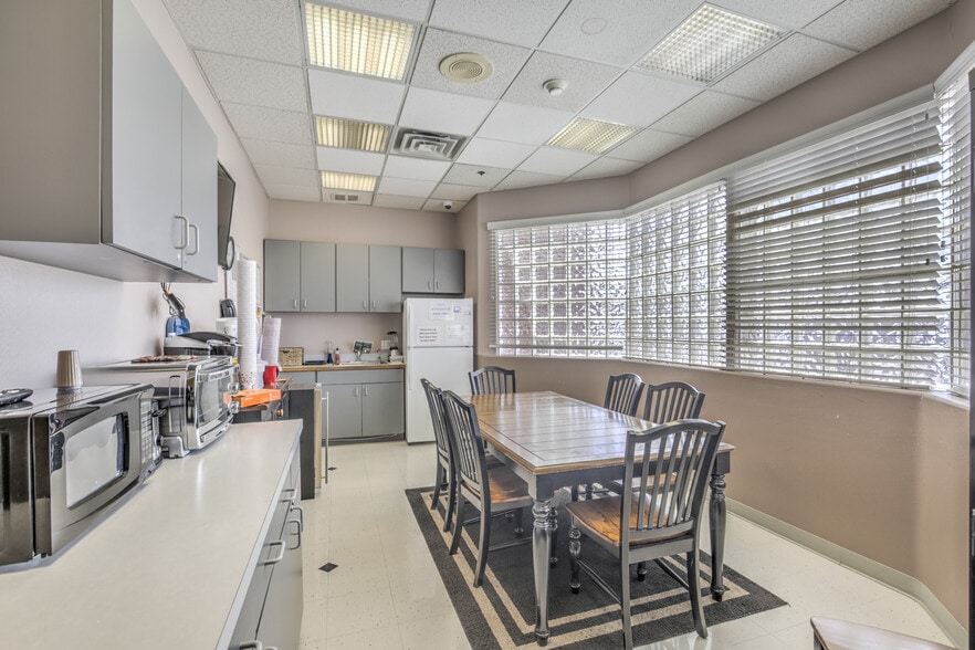 More Photos Of 3560 E Flamingo Rd, Las Vegas Medical For Sale