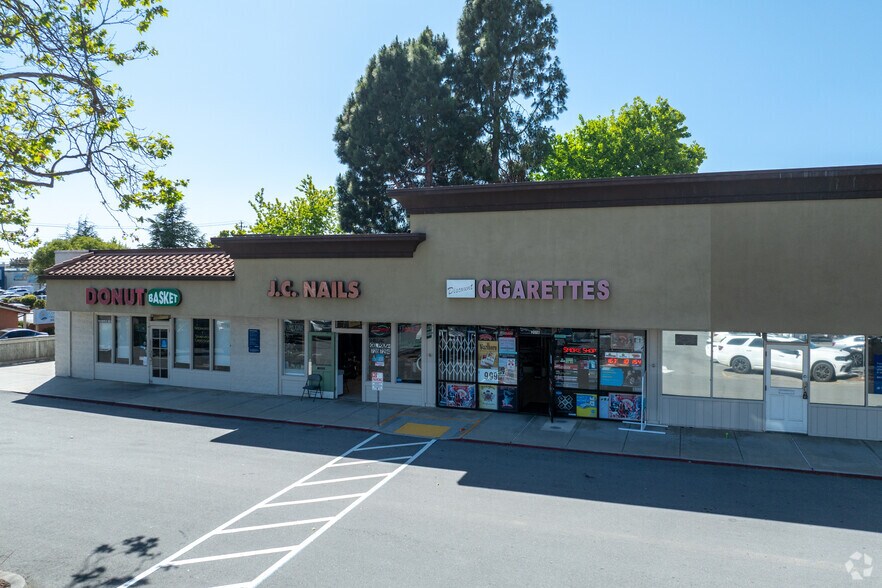 More Photos Of 2012-2022 Freedom Blvd, Freedom Storefront For Lease