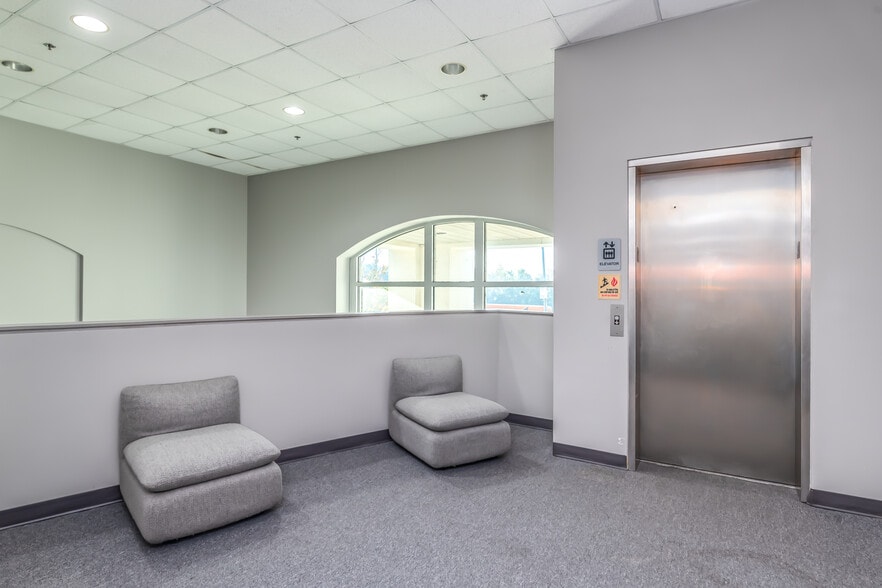 More Photos Of 5015 Woods Crossing Rd, Montgomery Office For Sale