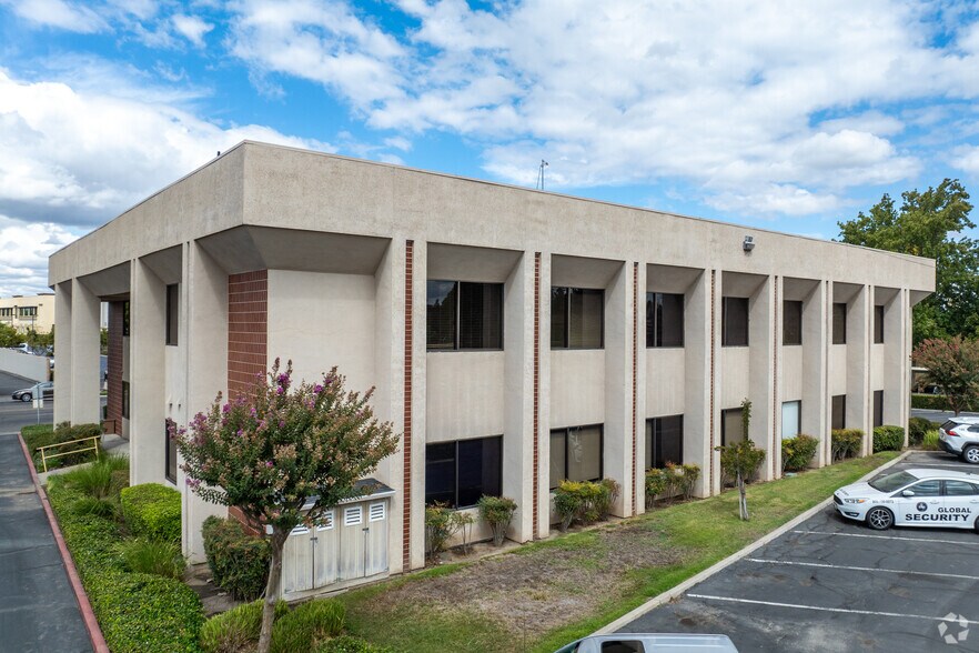 More Photos Of 1036 W Robinhood Dr, Stockton Office For Lease