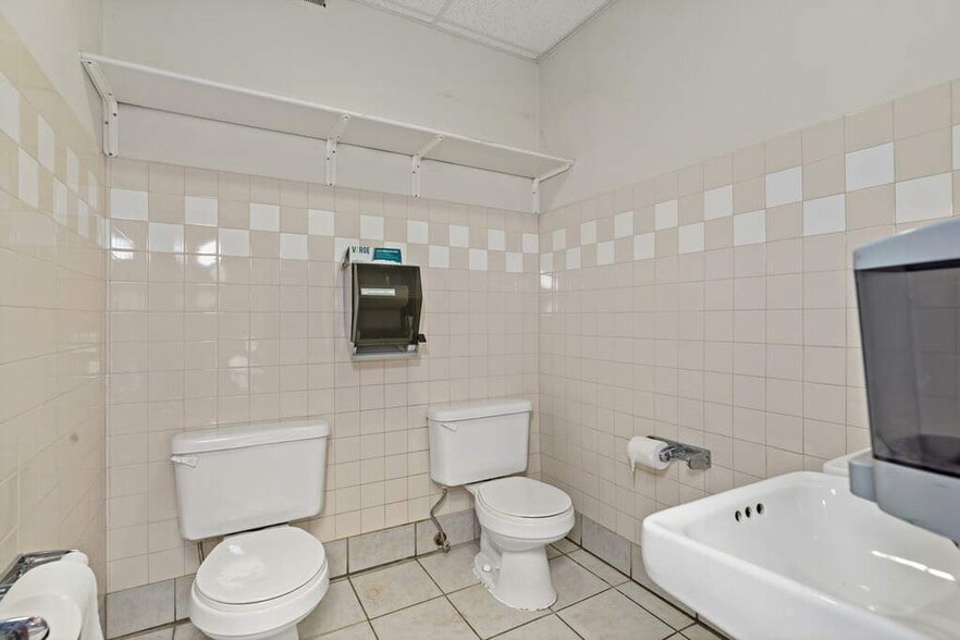 More Photos Of 870 Richard Rd, Dyer Freestanding For Lease