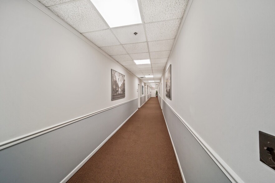 More Photos Of 473 W Northwest Hwy, Palatine Office For Sale