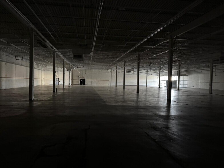 More Photos Of 1087-1103 Old Country Rd, Riverhead Unknown For Lease