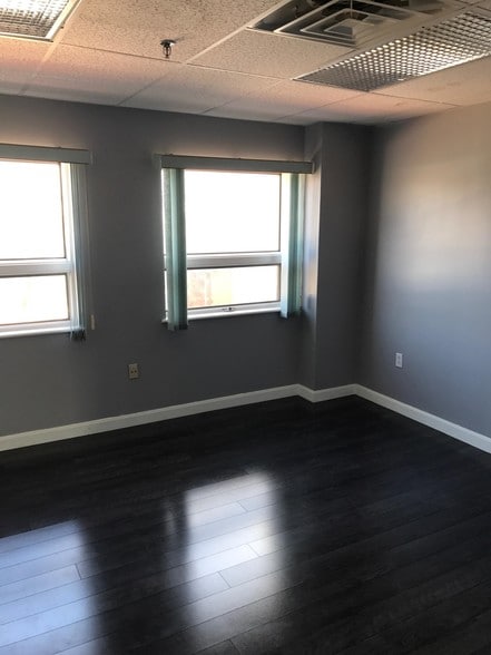 More Photos Of 152 Lynnway, Lynn Office For Sale