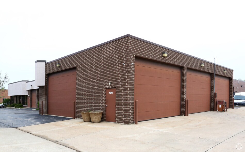 More Photos Of 400 Frontier Way, Bensenville Industrial For Sale