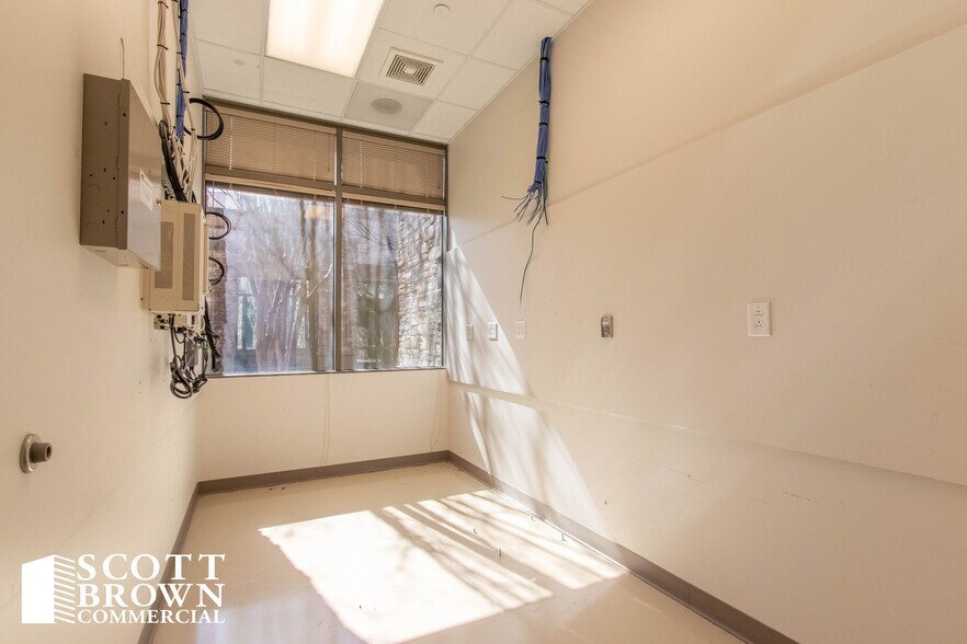 More Photos Of 2700 Village Pky, Highland Village Office For Lease