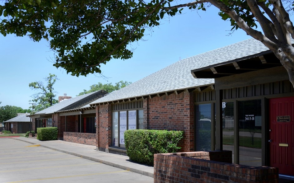 More Photos Of 3603-3617 W Pioneer Pky, Arlington Office For Lease
