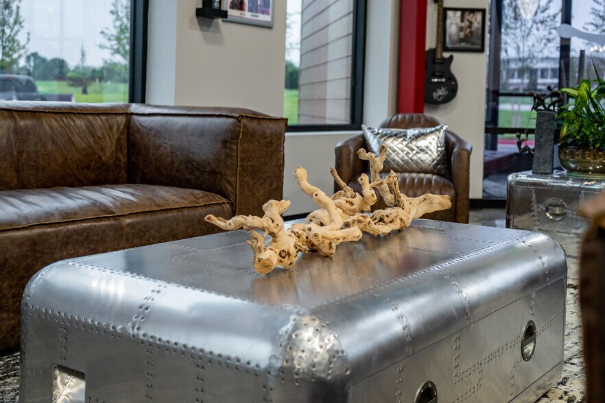 More Photos Of 205 SE 22nd St, Bentonville Office For Sale