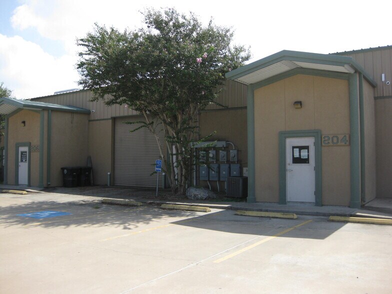 Primary Photo Of 3814 Acushnet Dr, Corpus Christi Light Manufacturing For Lease