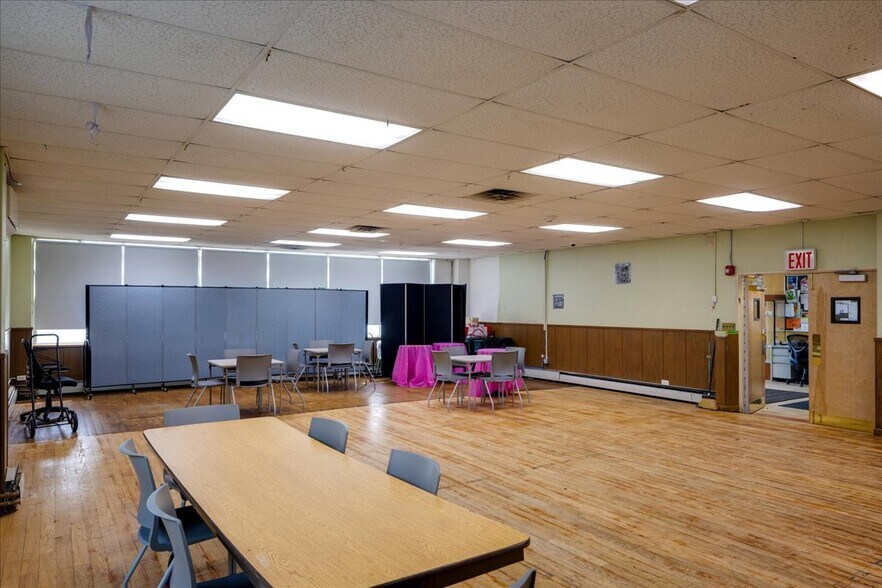 More Photos Of 16711 73rd Ave, Fresh Meadows Religious Facility For Lease