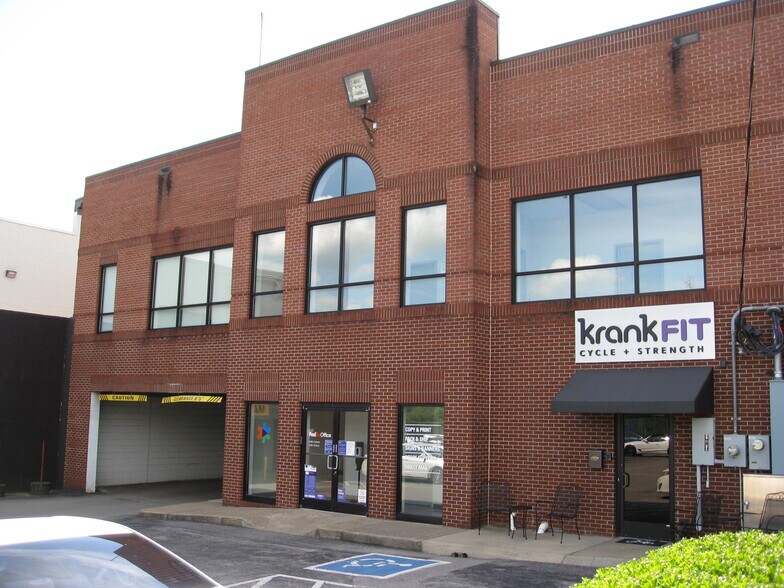 More Photos Of 3706 Hillsboro Rd, Nashville Freestanding For Lease