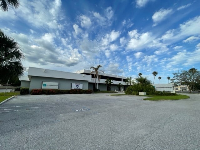 More Photos Of 3663 Bee Ridge Rd, Sarasota Medical For Lease