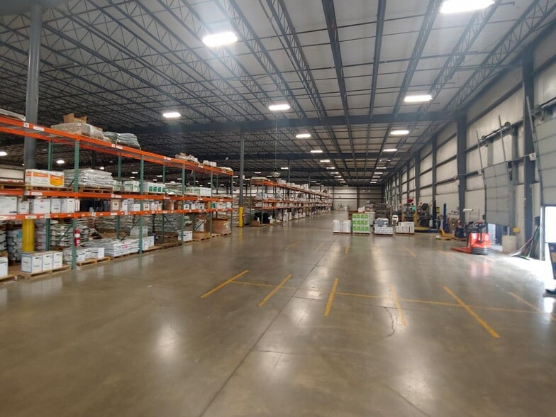 More Photos Of 365 Emig Rd, York Warehouse For Lease