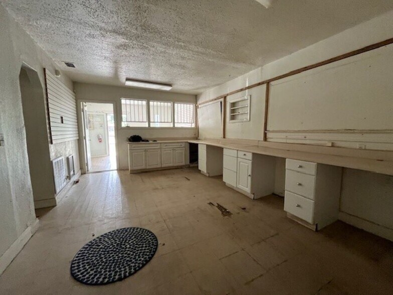 More Photos Of 1318 E Dr Martin Luther King Jr Blvd, Tampa General Retail For Sale