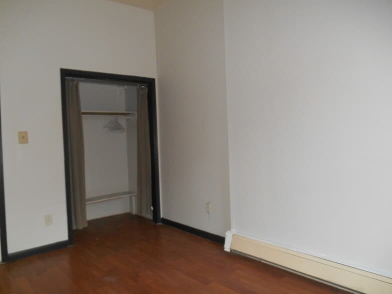 More Photos Of 358 Grove St, Jersey City Storefront Retail Residential For Lease