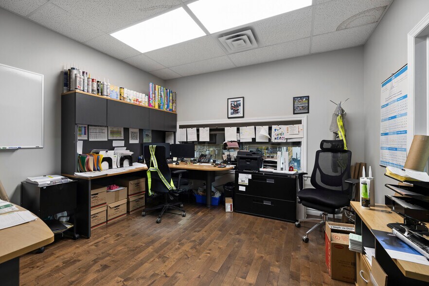 More Photos Of 2945 Boul Lemire, Drummondville Manufacturing For Sale