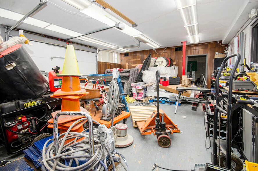 More Photos Of 25315 Kean St, Dearborn Industrial For Lease