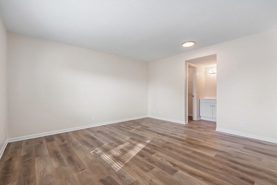 More Photos Of 8831-8837 Glenwood Ct, Overland Park Apartments For Sale