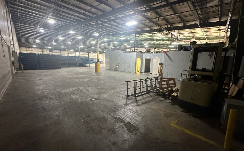 More Photos Of 5858 Broadway Ave, Jacksonville Distribution For Lease