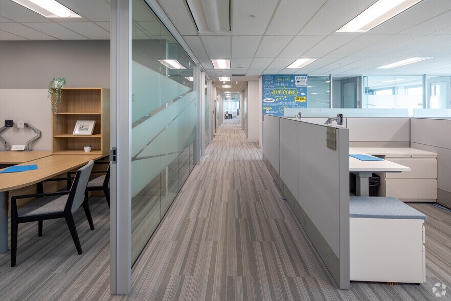 More Photos Of 1290 Central Pky W, Mississauga Office For Lease