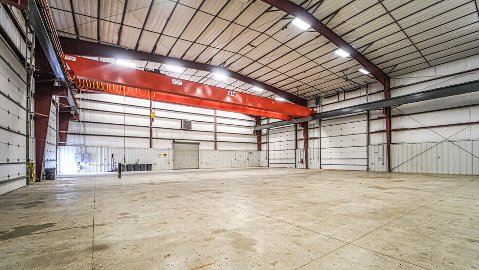 More Photos Of 5500 SW Moody St, Victoria Manufacturing For Sale