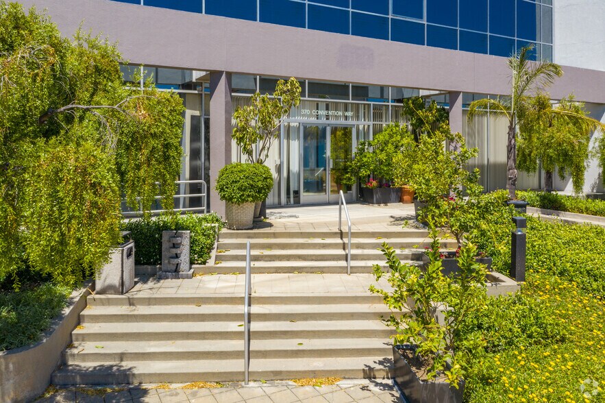 More Photos Of 370 Convention Way, Redwood City Office For Lease