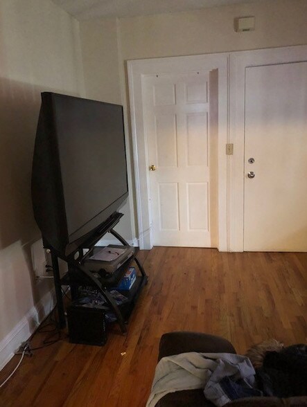 More Photos Of 16 New Park Ave, Hartford Storefront Retail Residential For Sale