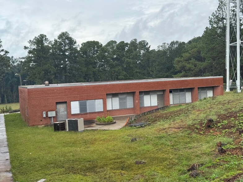 More Photos Of 711 N Chapin Rd, Aberdeen Flex For Sale