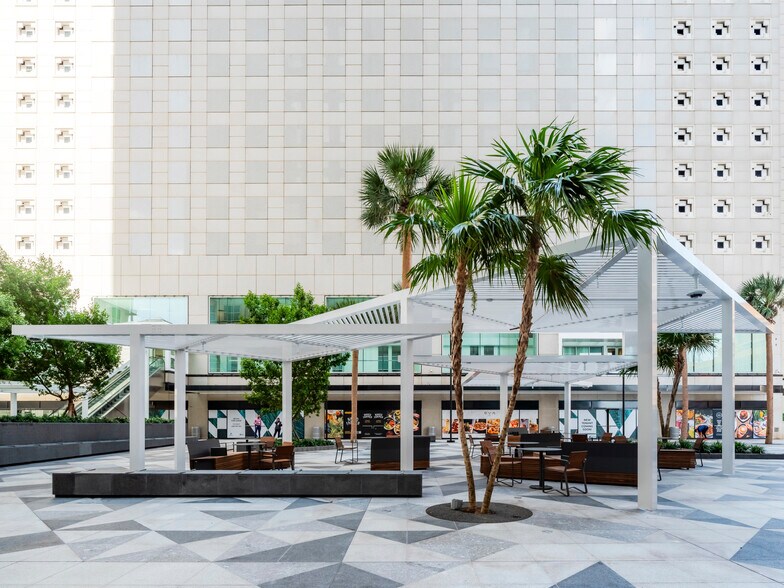 More Photos Of 200 S Biscayne Blvd, Miami Office For Lease