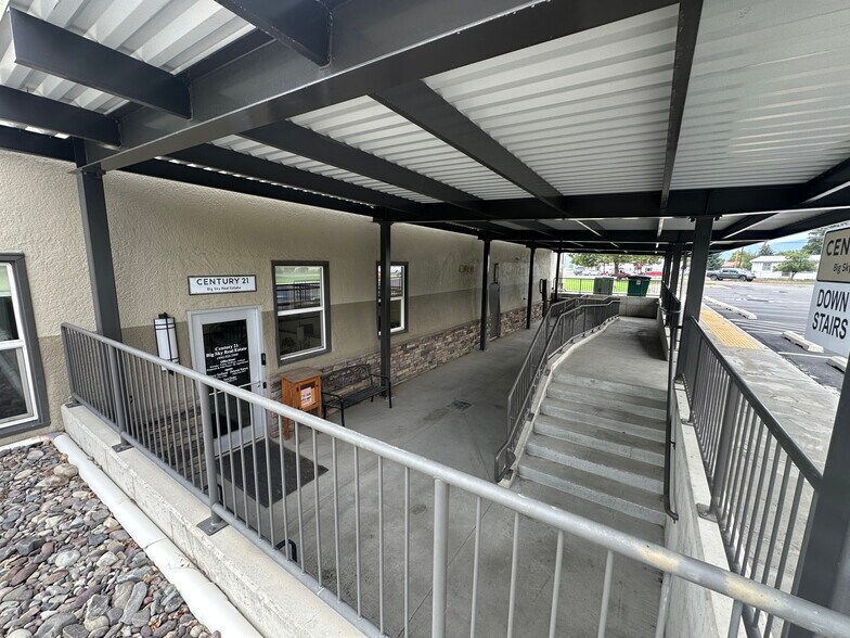 More Photos Of 200 W Railroad Ave, Plains Medical For Sale